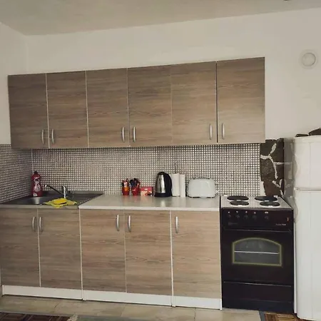 Ajsha Apartment *