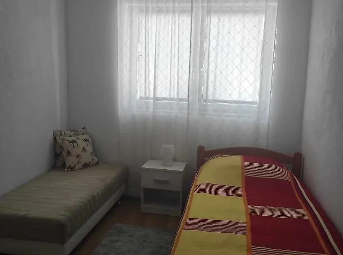 Ajsha Apartman *